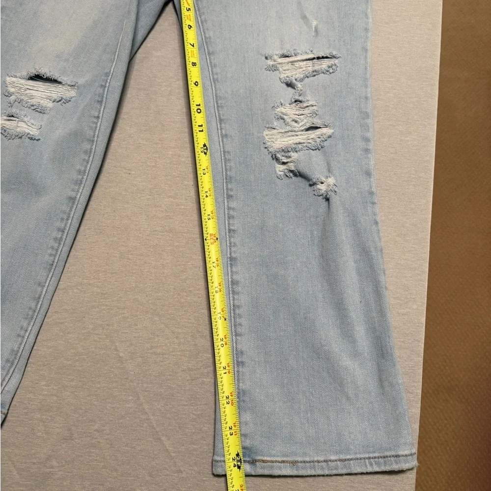 Levi’s 724 Jeans High Rise Straight Crop Light Blue Distressed Size 32